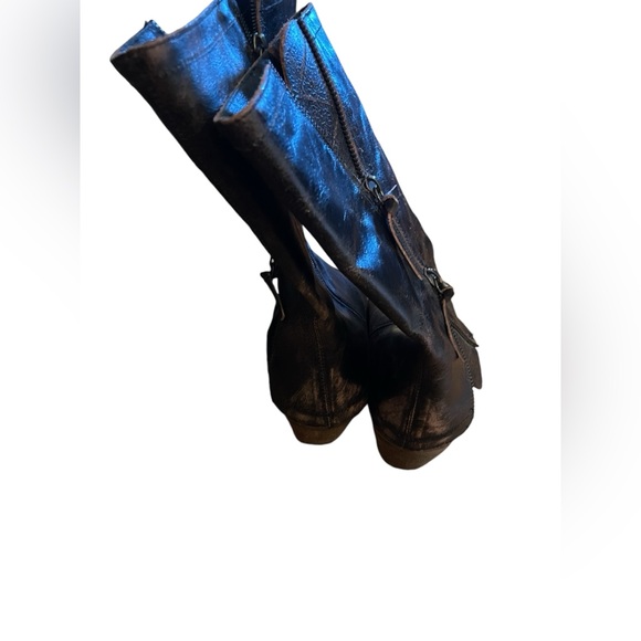 EUC Distressed brown Matisse Dove boots with zipper accents on both sides. - Picture 4 of 8